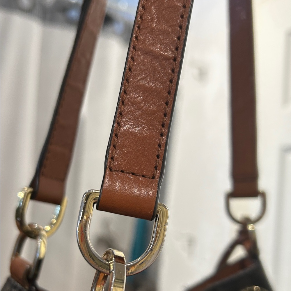 Michael Kors Frankie Drawstring Bucket Bag with gold hardware - Picture 8 of 10